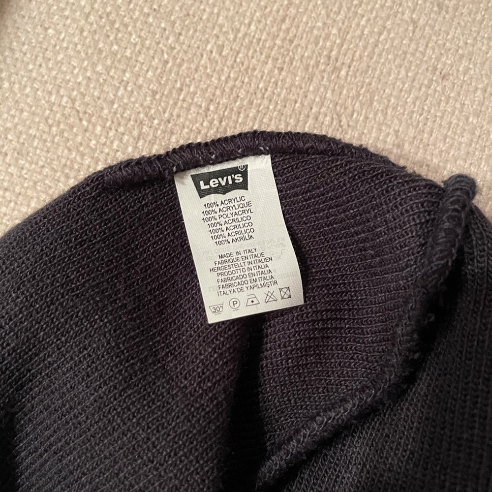 Levi’s Beanie - Picture 4 of 5